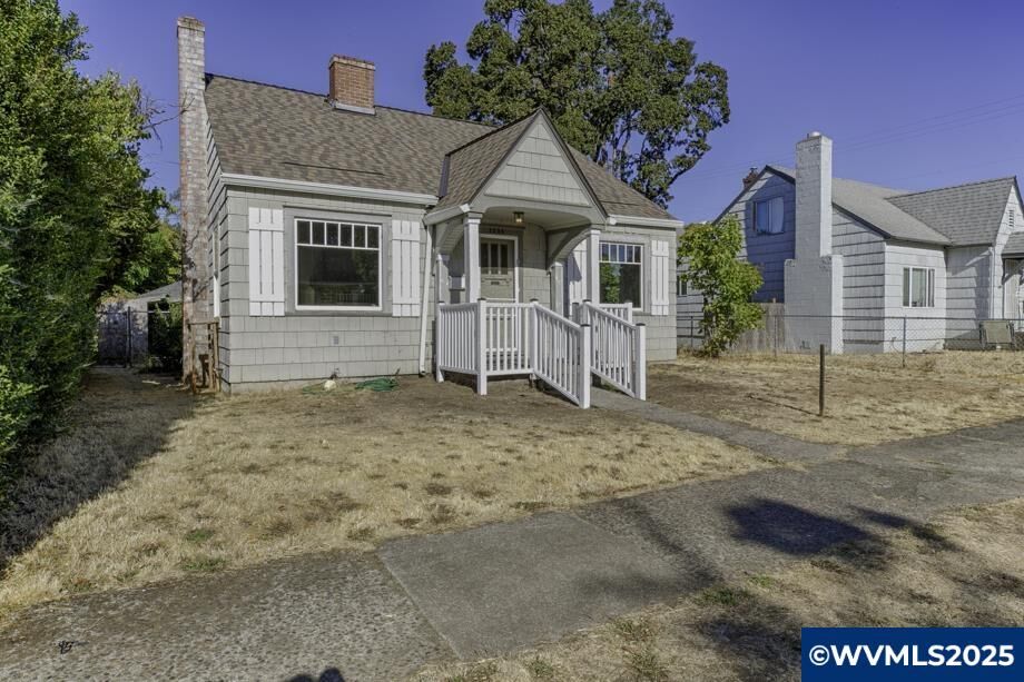 Property Photo: 1235 15th St SE OR 97302
