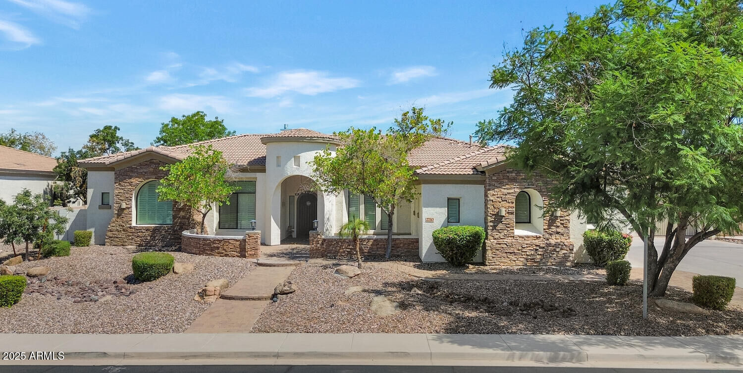 Property Photo:  2710 E Lynx Place  AZ 85249 
