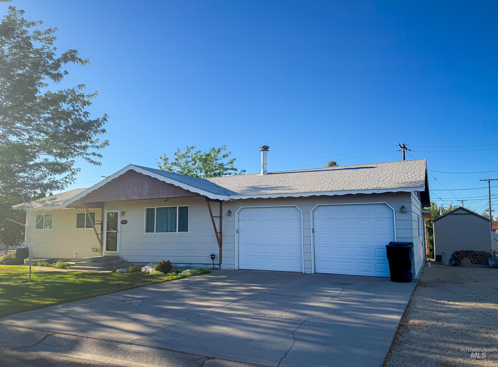 Property Photo: 300 Dennis Dr. ID 83318