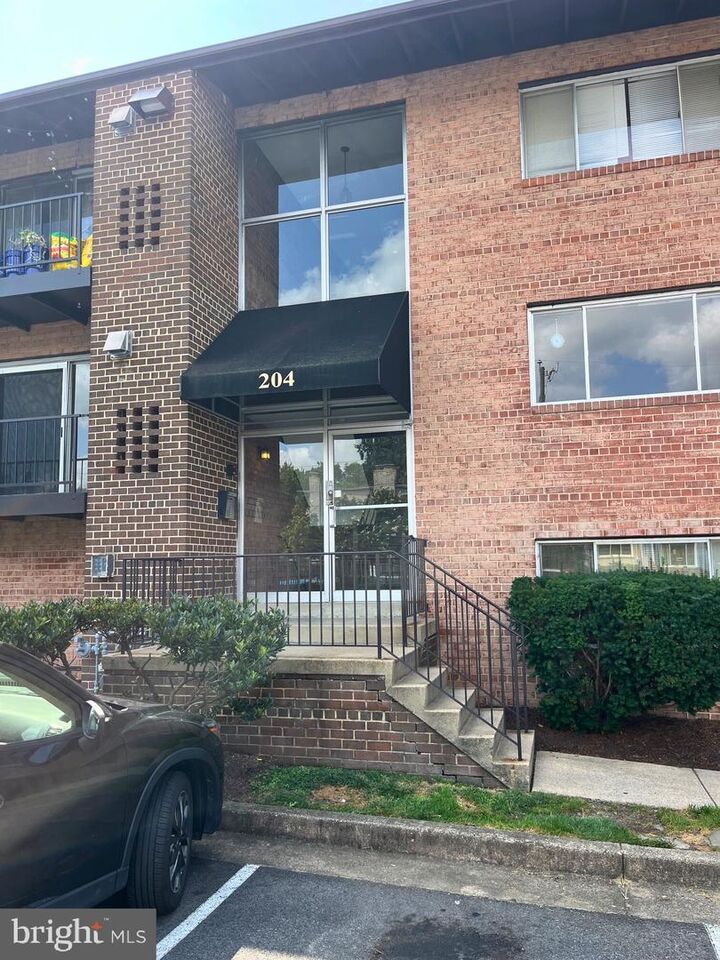 204 E Mason Avenue 201  Alexandria VA 22301 photo