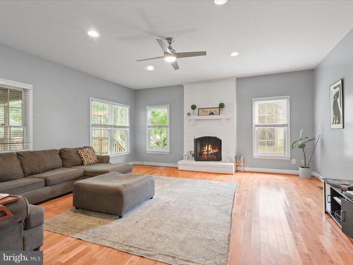 Property Photo: 6201 Cardinal Brook Court VA 22152