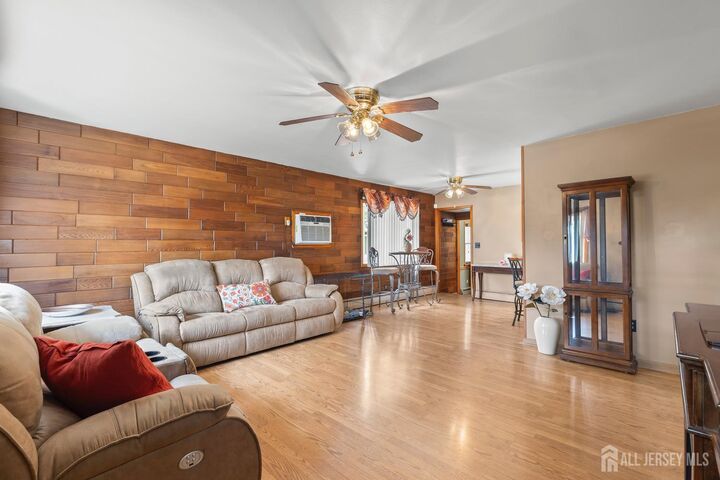 Property Photo:  150 Worth Street  NJ 08830 