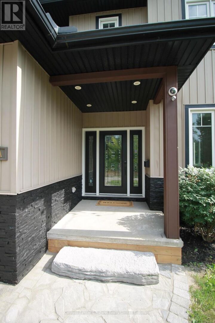 Property Photo:  138A Victoria Street  ON N3Y 1L8 