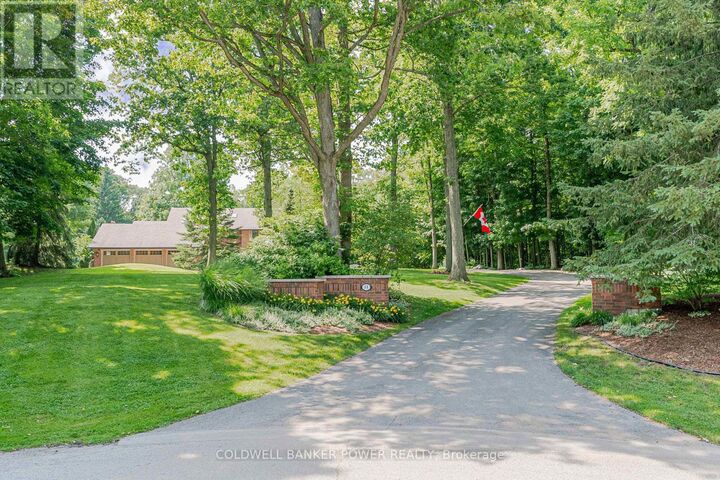 Property Photo:  11 Old Oak Lane  ON N6K 3S6 