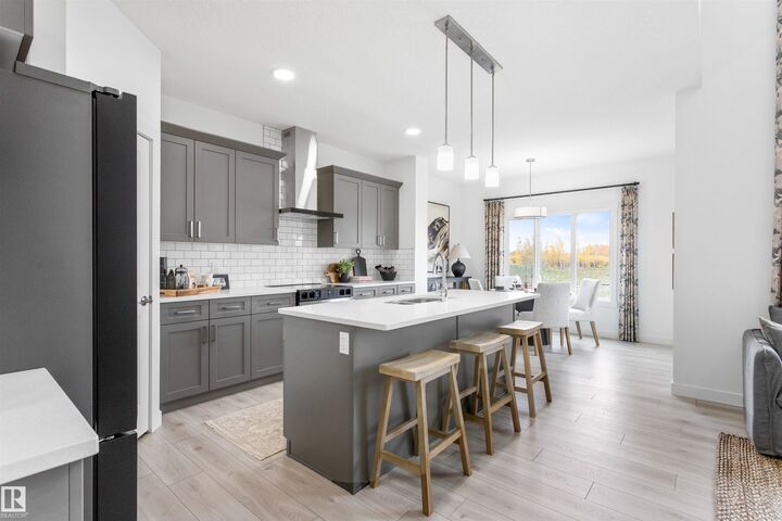 Photo de la propriété: 20968 22 Avenue NW AB T6M 3H7