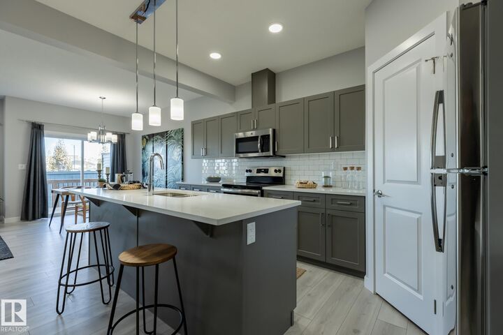 Photo de la propriété: 18842 29 Avenue NW AB T6X 3H9