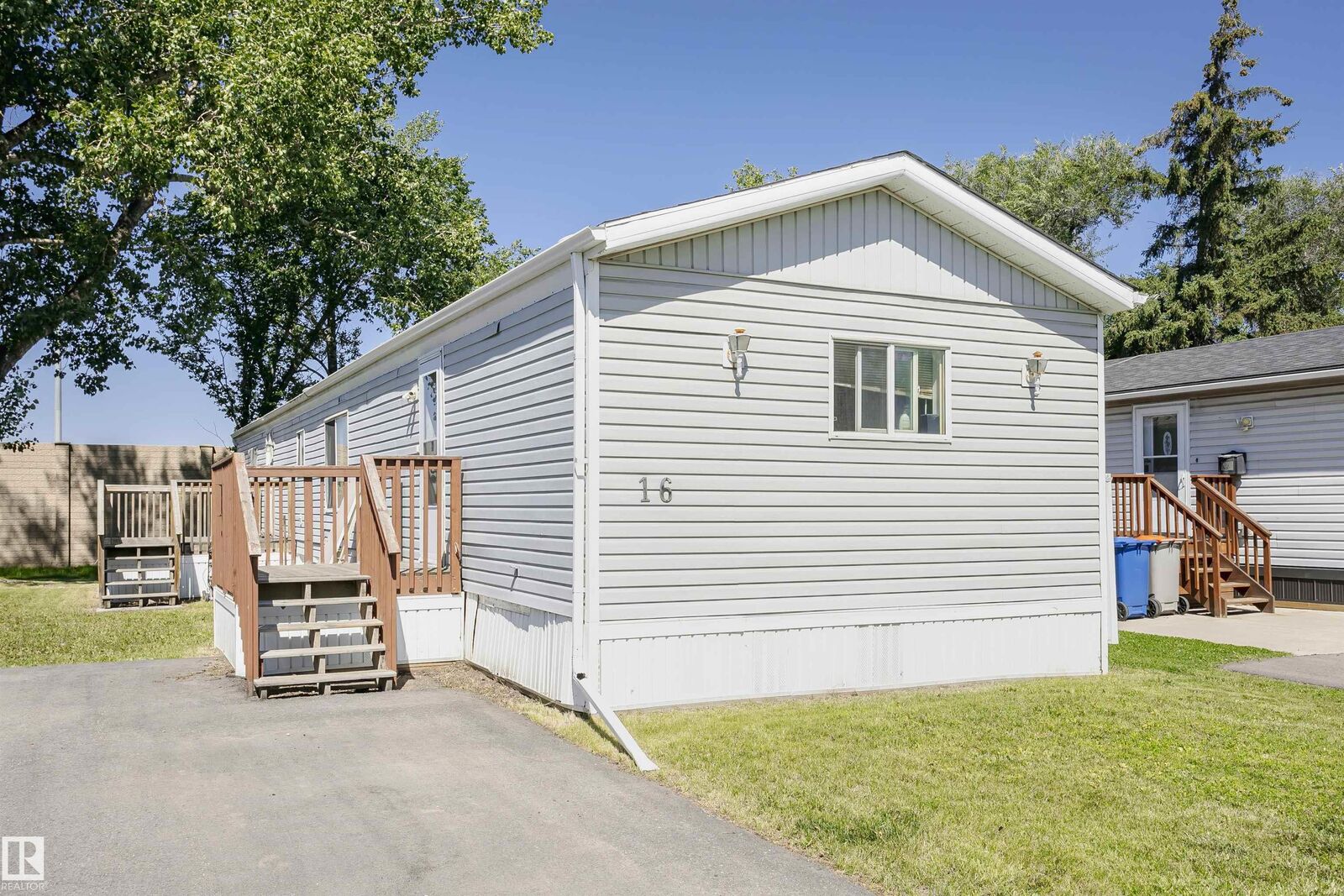 Property Photo:  16 Willow Park Estates  AB T9E 5P8 