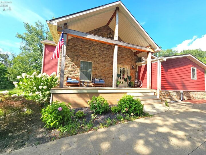 Property Photo:  1064 N New State Road  OH 44857 