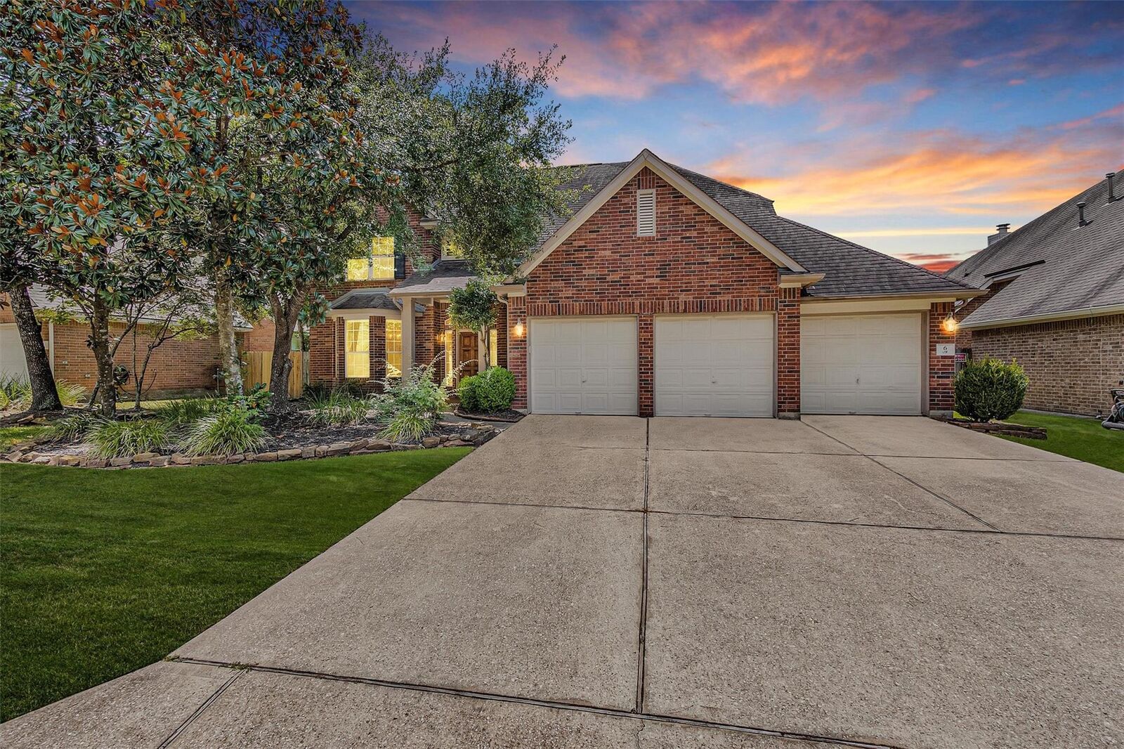Property Photo: 6 W Whistlers Bend Circle TX 77384