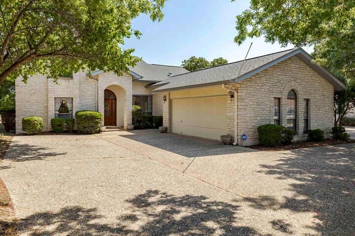 Property Photo: 526 Oakland Hills Lane TX 78028