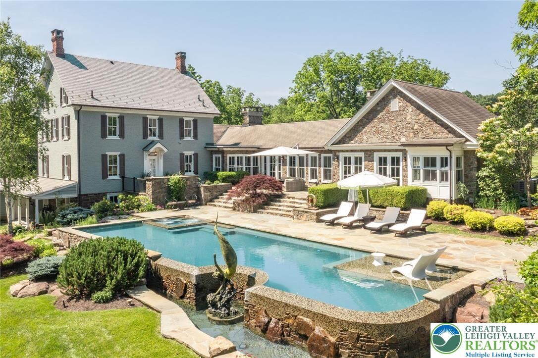 Property Photo:  9 Blueberry Lane  PA 18944