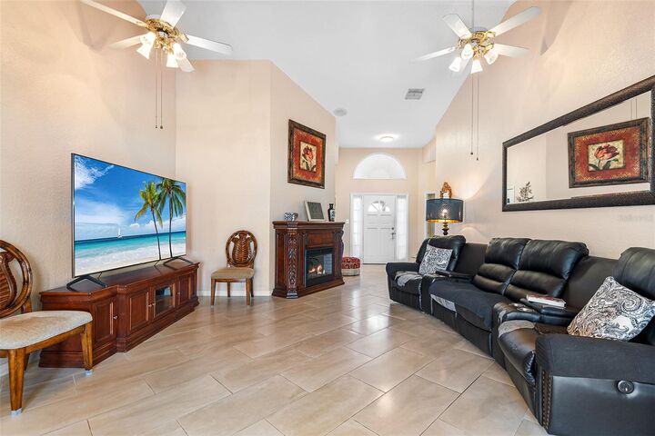 Property Photo: 543 Clubhill Dr FL 33844