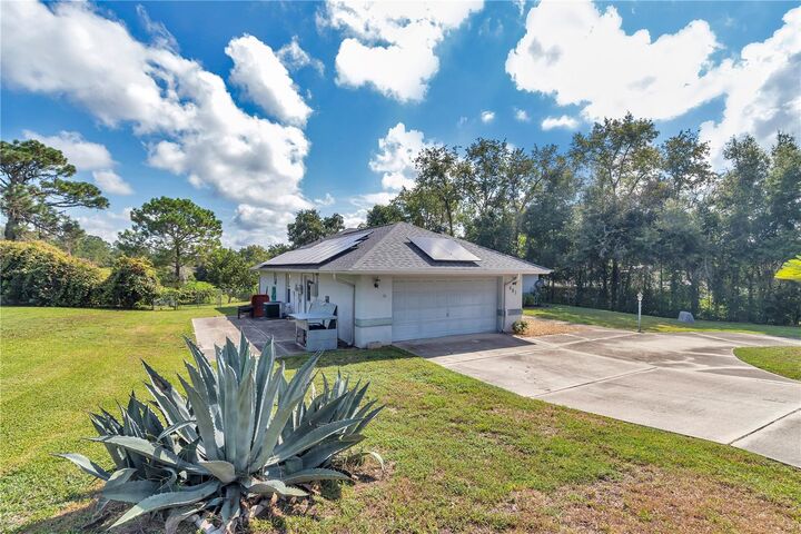 Property Photo: 481 NE 151st Terrace FL 32696