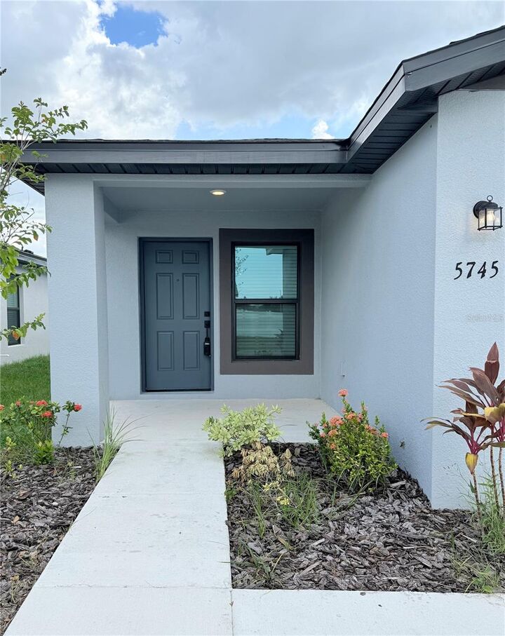 Property Photo: 5745 Helmsman Court FL 33619