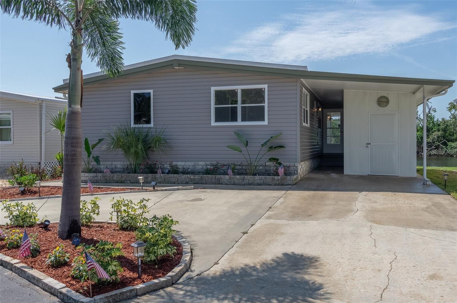 Property Photo: 460 Mount Oak Avenue NE 745 FL 33702