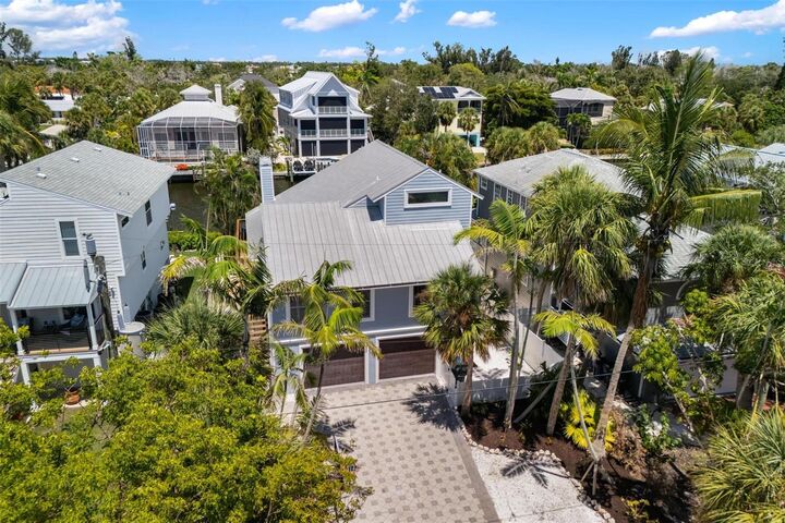Property Photo: 5121 Oxford Drive FL 34242