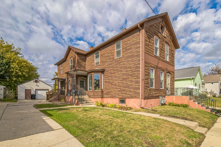 Property Photo:  1738 Chatham St  WI 53402 