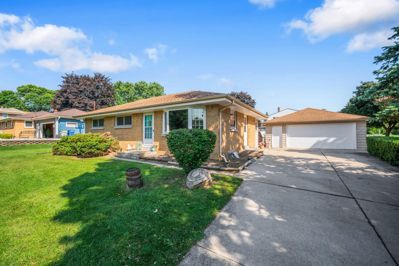 Property Photo: 11708 W Bobolink Ave WI 53225