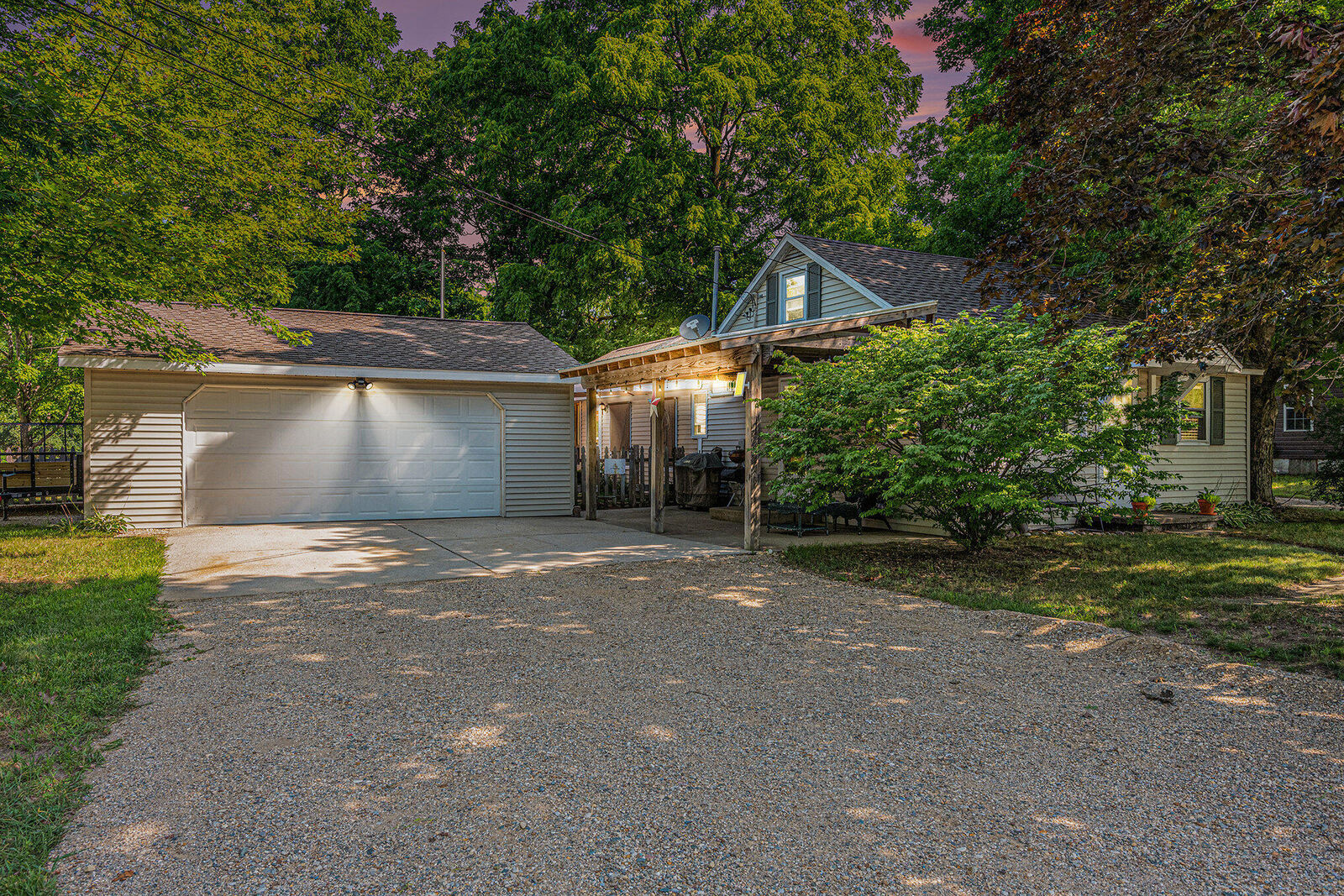 Property Photo:  104 Tamarack Street  MI 49010 