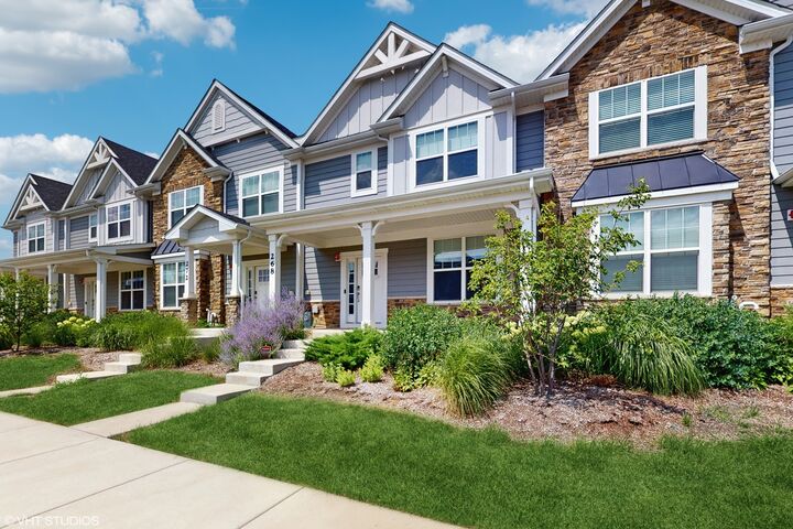 Property Photo:  268 Hoffmann Drive  IL 60089 