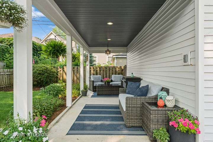 Property Photo: 406 S Evergreen Avenue IL 60005