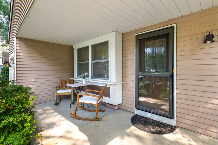 Property Photo:  417 Travelaire Avenue  IL 60565 