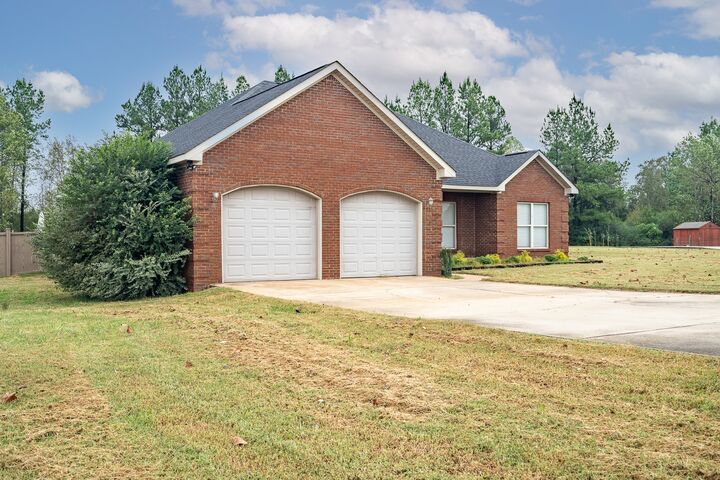 Property Photo: 52 Braden Cv AL 35652