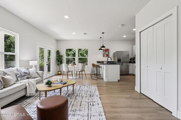 Property Photo: 2426 Gerard Avenue FL 32207