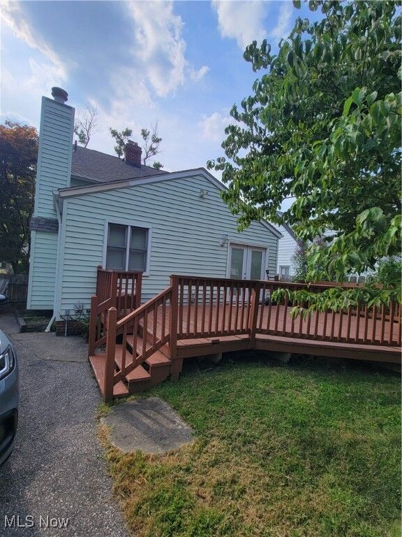 Property Photo: 1503 Oakmount Road OH 44121