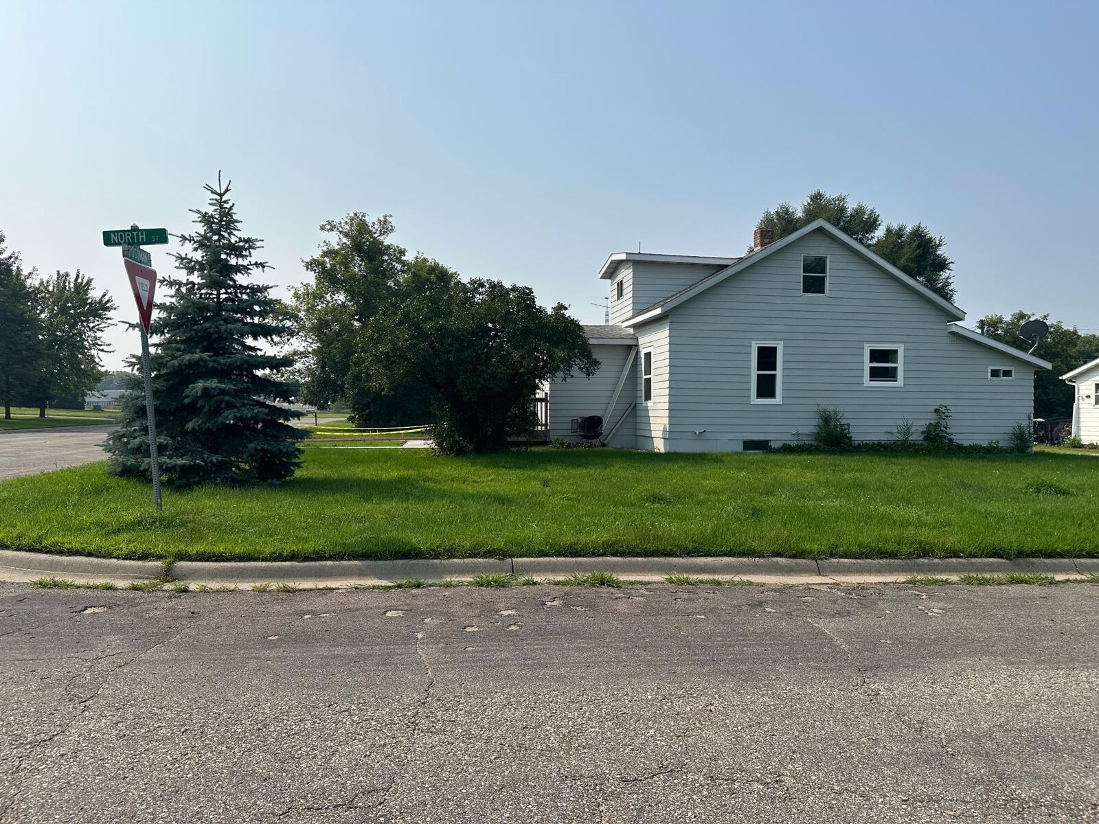 Property Photo:  204 Rossman Avenue  MN 56501 