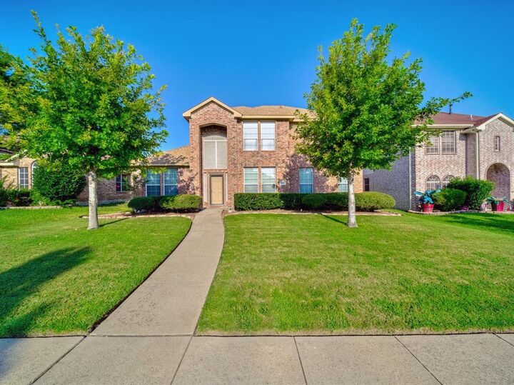 Property Photo: 1139 Hampshire Lane TX 75104