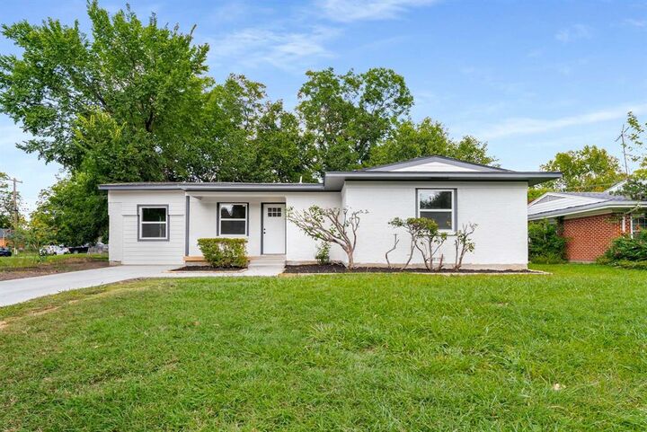 Property Photo:  2609 Fenwick Drive  TX 75228 