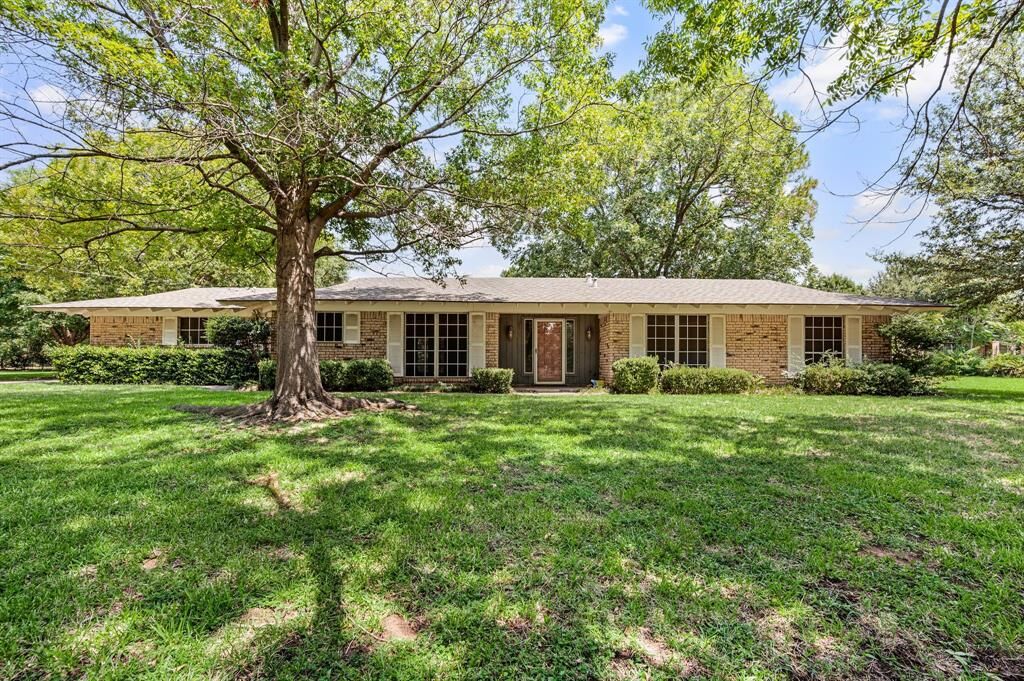 Property Photo:  5017 Montclair. Drive  TX 76034 