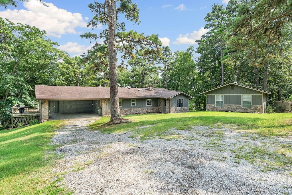 Property Photo: 10135 Elizabeth Drive AR 72756