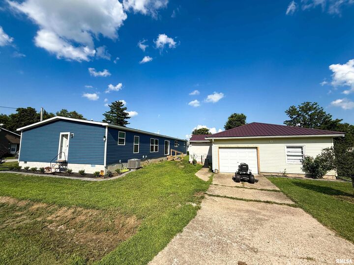 Property Photo: 119 S 6th Street Southwest IL 62824
