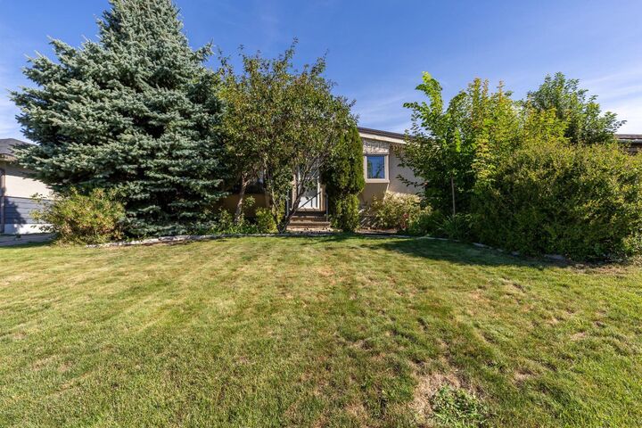 Property Photo: 2201 6 Avenue N AB T1H 0V2
