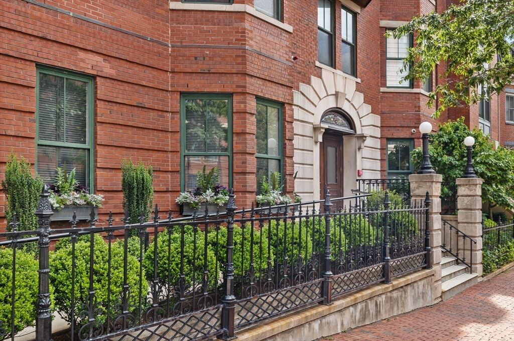 Property Photo:  75 Clarendon St 505  MA 02116 