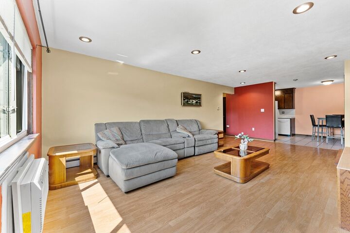 Property Photo:  1 Hallmark Gardens 8  MA 01803 