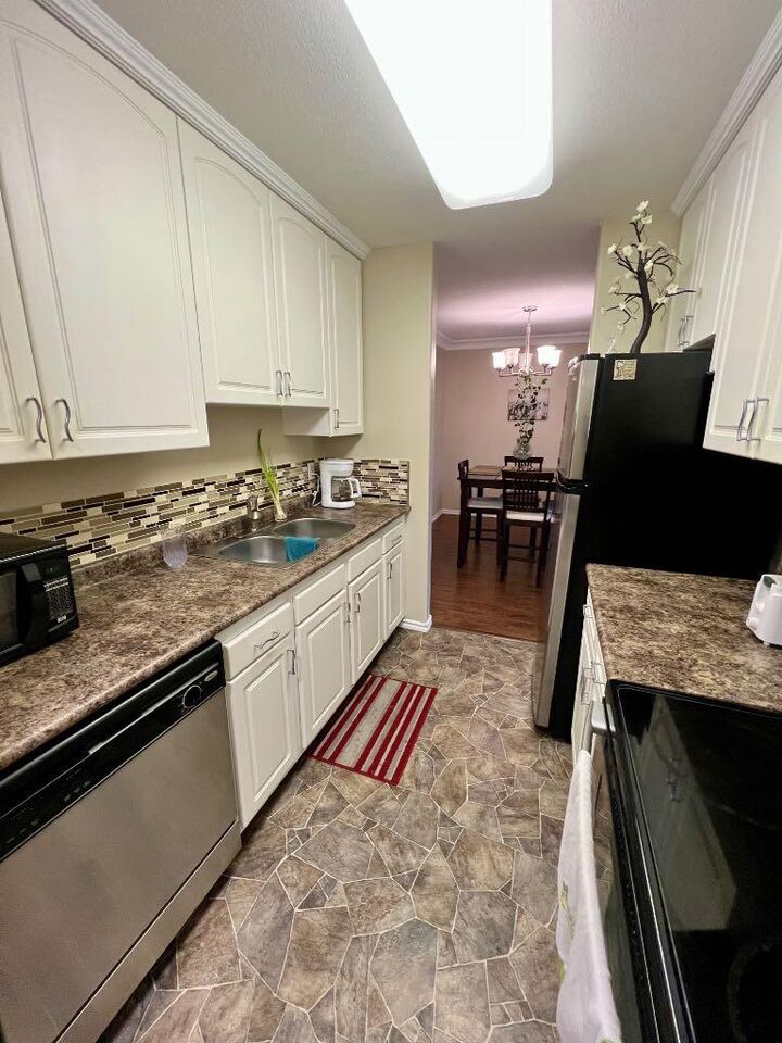 Property Photo:  5519 Kerry Wood Drive 305  AB T4N 4X3 