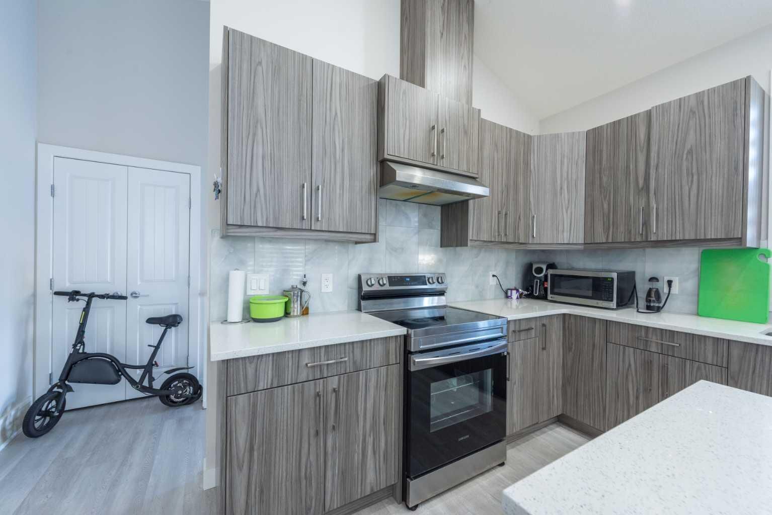 Property Photo: 41 7 Avenue SE 6 AB T1V 1E9