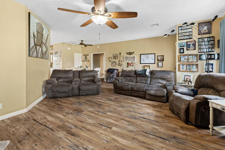 Property Photo:  2161 Belfield Rd  LA 70611 