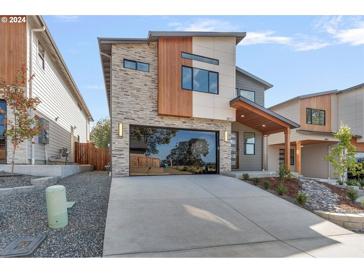 Property Photo:  3811 Rose Ct  WA 98660 
