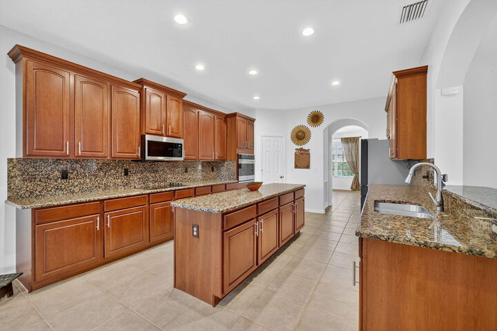 Property Photo:  546 SE Nome Drive  FL 34984 