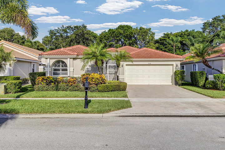 Property Photo: 9938 Harbour Lake Circle FL 33437