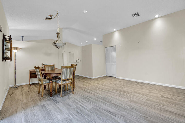 Property Photo:  9938 Harbour Lake Circle  FL 33437 