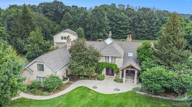 Property Photo:  841 Old Milford Farms  MI 48381 