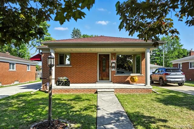Property Photo: 1523 Marion Avenue MI 48146