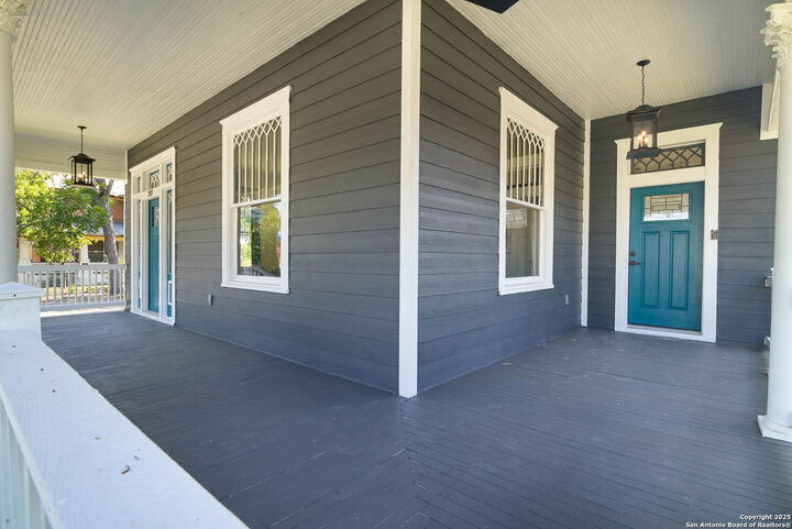 Property Photo: 207 Loretta Pl TX 78210