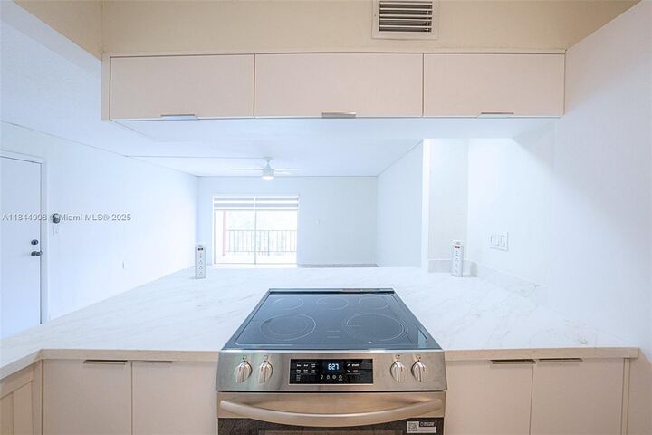Property Photo: 7208 Fairway Dr I6 FL 33014