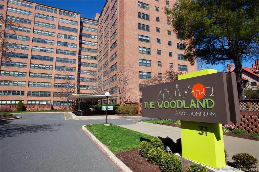 Property Photo:  31 Woodland Street 1E  CT 06111 